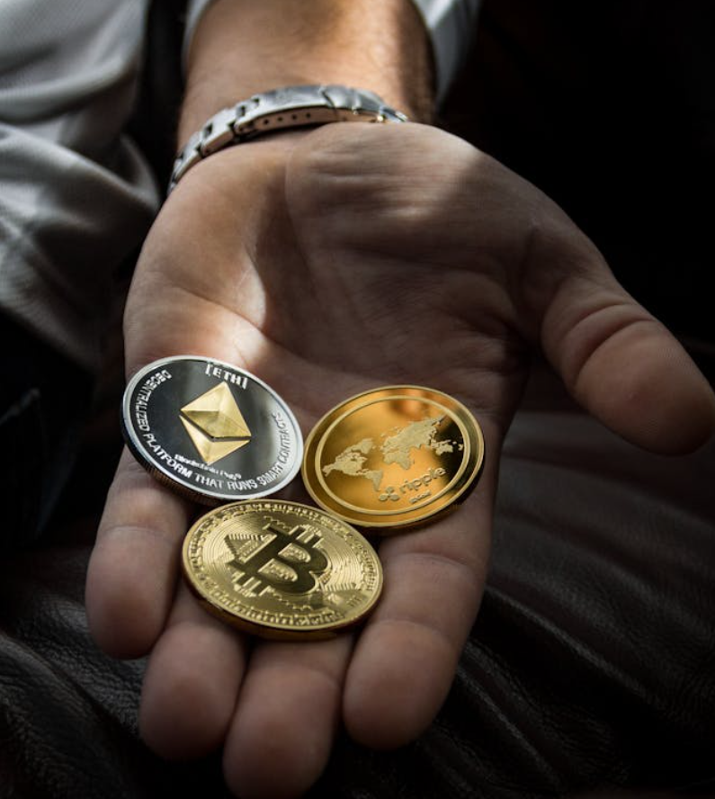 比特币新贵的“奢侈品消费”：是财富管理策略，还是又一次“披萨”式错误？